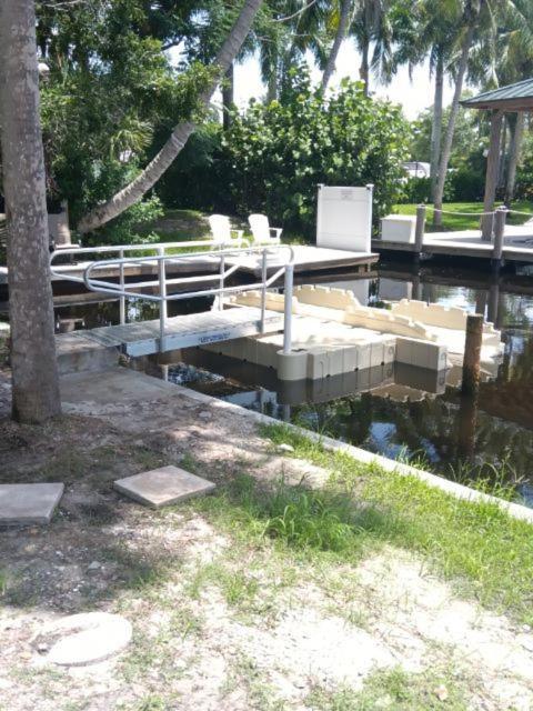 Blue Crab Dock On Gulf Canal Front Close 2 Beach Restaurants Bonita Springs Extérieur photo